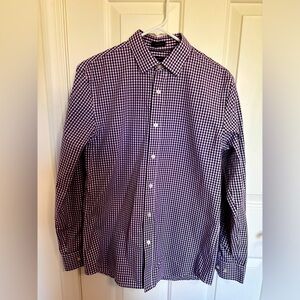 Banana Republic Men’s plaid standard fit non-iron plum/white button down. Size S